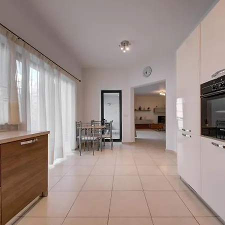 Apartman Modern In Luxury Complex St Julians San Ġiljan