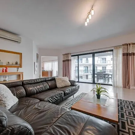 Modern In Luxury Complex St Julians Lejlighed *