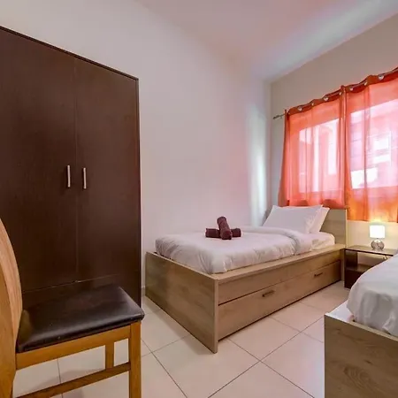 Apartment Modern And Spacious 3 Bedroom In St Julian's *
