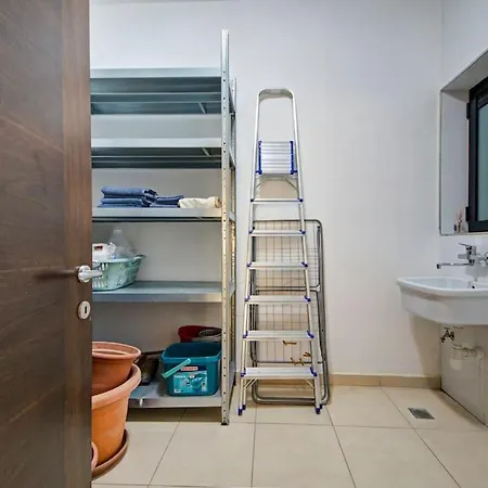 Modern In Luxury Complex St Julians Apartment *